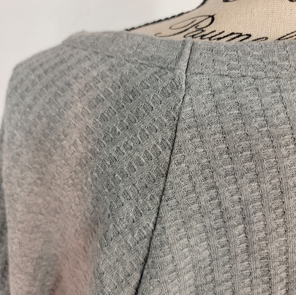Chaser Sz L Waffle Knit Thermal Top Button Cuffs Long sleeve Gray - Picture 5 of 9